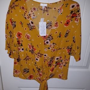 🍯🆕CHARMING CHARLIE floral tie front top size small